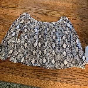 Never worn fate top size s